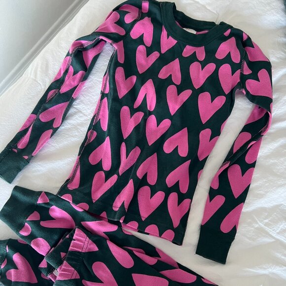 Hanna Andersson heart PJs size 6-7 - Picture 1 of 2